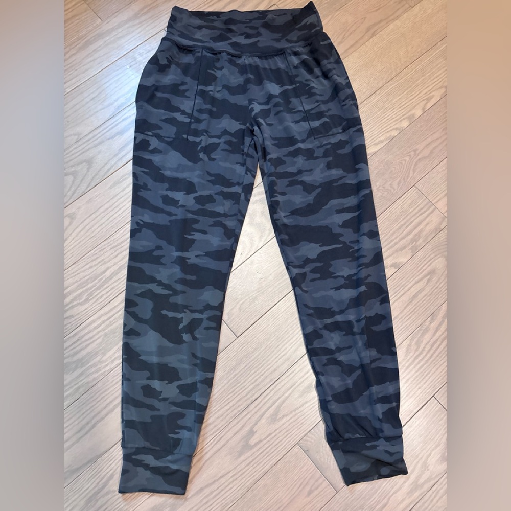 Athleta Black & Gray Camo Joggers with Cuffed Ankles